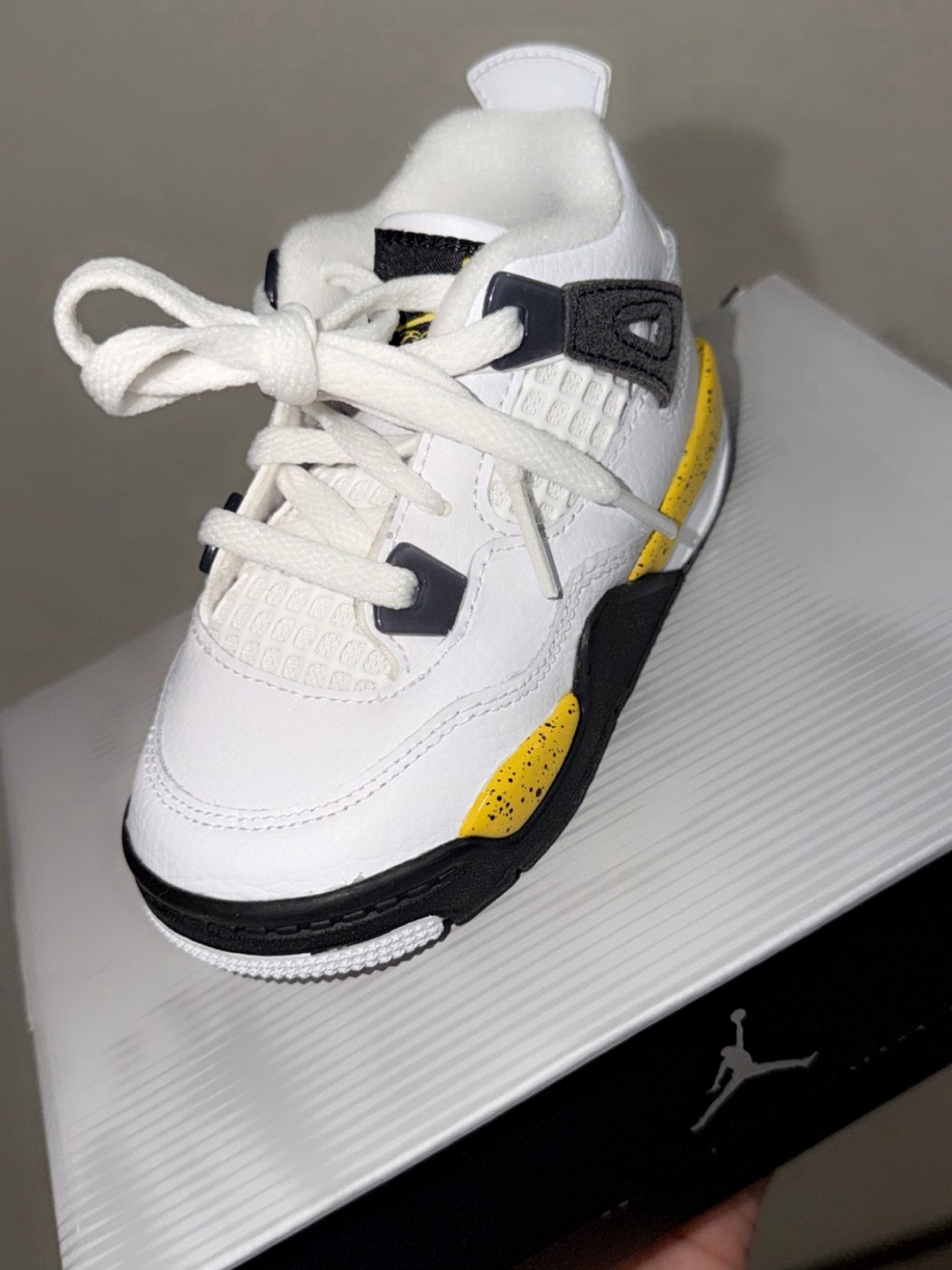 Air-style Kids Basketball Sneakers in White & Yellow